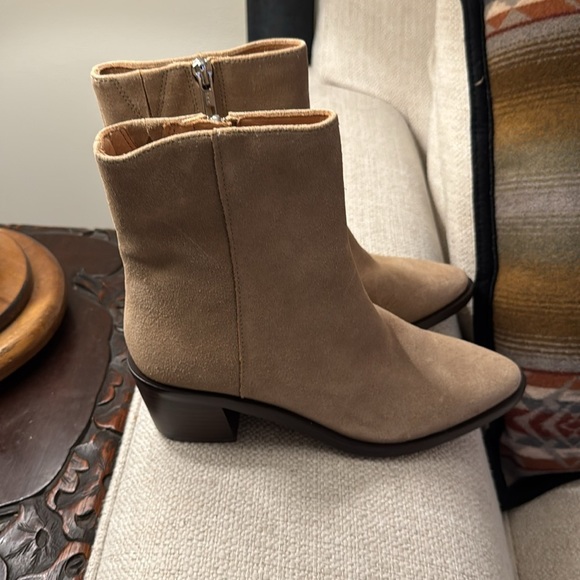 Madewell The Darcy Ankle Boot in Walnut Shell - Picture 7 of 10
